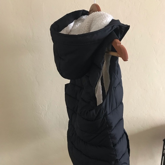 SOLD Hollister puffer vest - Picture 3 of 5